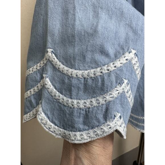 Blue Chambray Women’s Blouse XL V-Neck Tasseled Tie White Embroidered Trim - Picture 5 of 15